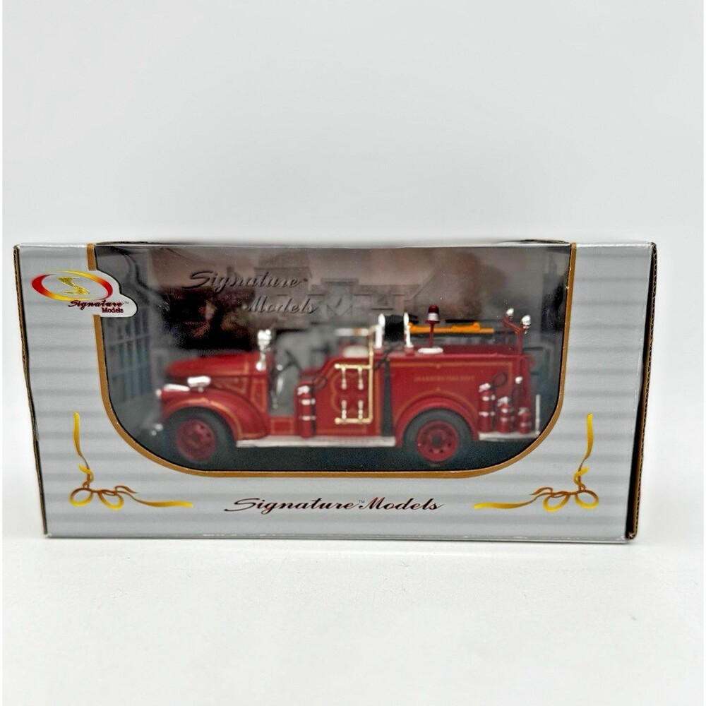 1941 GMC Fire Engine Truck Red 1/32 Diecast Model by Signature Models Die-cast
